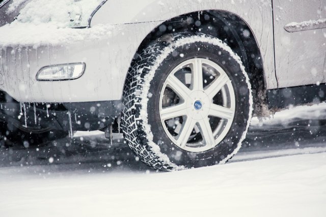 How can I rent a car equipped with studless snow tires in Japan?