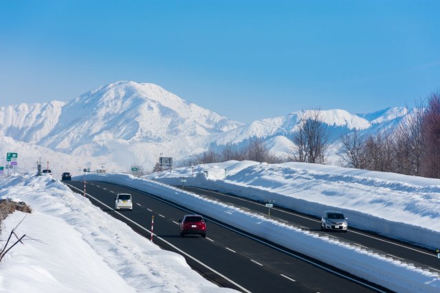 Safe driving tips for winter in Japan